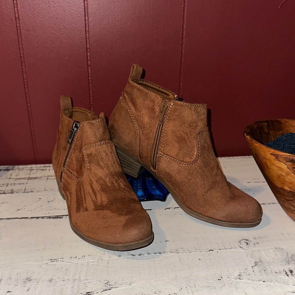 Authentic American Heritage Booties 🥾